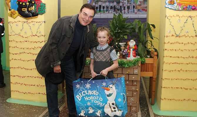 Александр Максимов присоединился к ежегодной благотворительной акции «Рождество для всех и каждого»